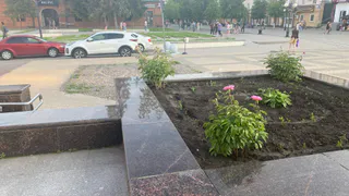 Нефункционирующий фонтан у Рязанского театра кукол заменят цветочной клумбой