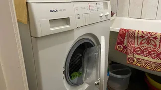 Стиральная машина перестанет "прыгать" при отжиме: как убрать излишнюю вибрацию