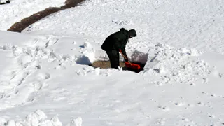 Прикрепили к лопате — и расчистили снег в 5 раз быстрее: народная «разработка» дает фору снегоуборщикам