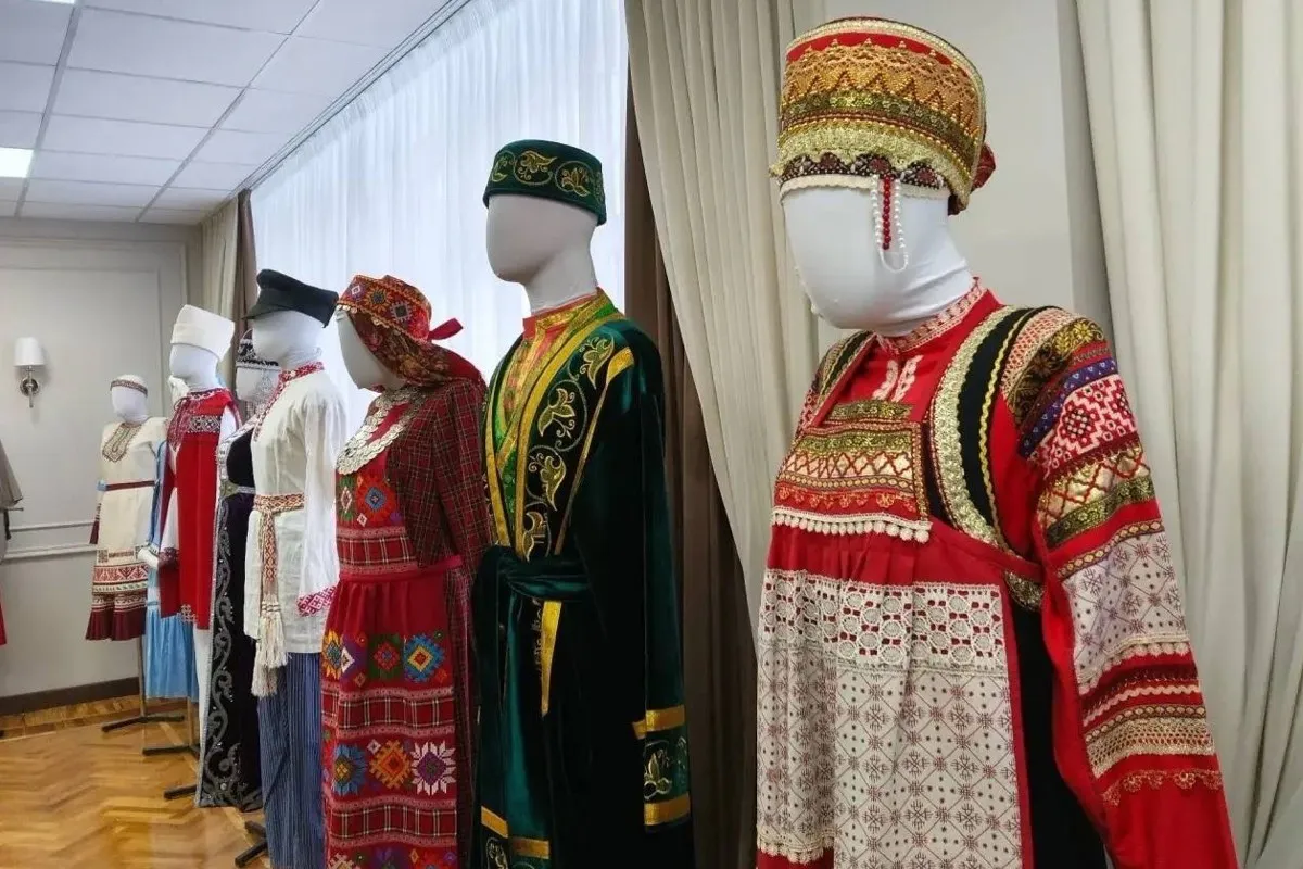 Во Владимире открылась выставка национальных костюмов народов России