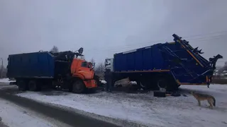 Водитель «КамАЗа» лишился ноги при столкновении с мусоровозом в Брянске