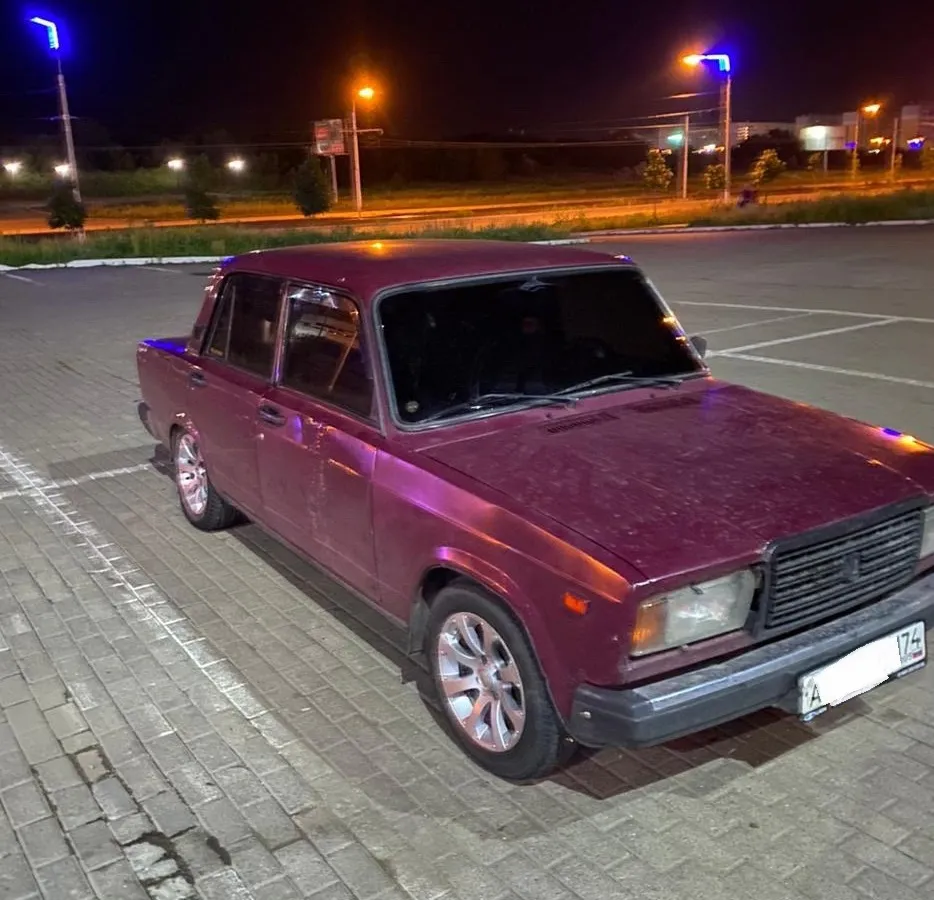 В Магнитогорске трое студентов украли старый автомобиль ВАЗ