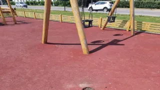 В Суздале отремонтировали аварийные детские площадки на улицах Советской и Энгельса