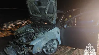 В Коми на дороге загорелся легковой автомобиль