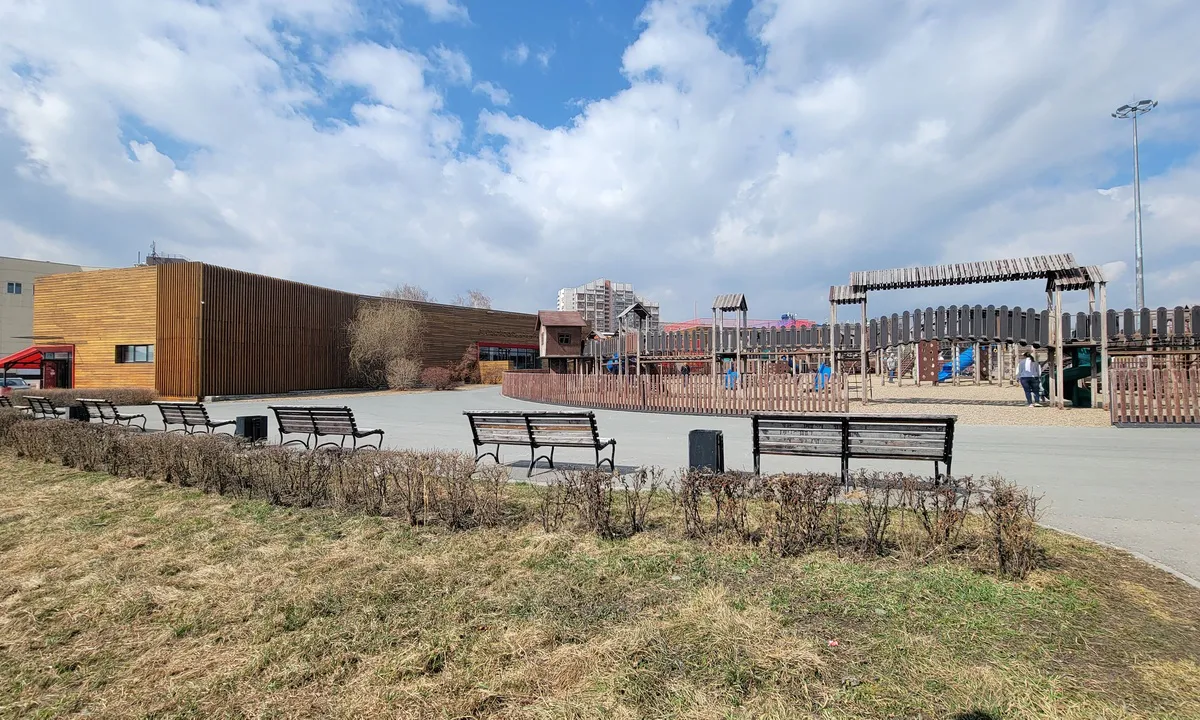 В Магнитогорске объявлена борьба с клещами: стартовала масштабная акарицидная обработка парков и кладбищ