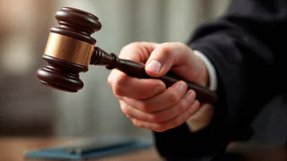 Главу Струнина оштрафовали за неоплату работ по благоустройству города