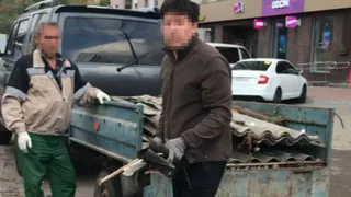 Жителей Рязани поймали за подкидыванием строительного мусора во дворы