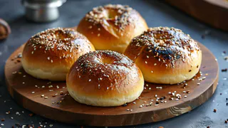 Ленивые пирожки за несколько минут — даже духовка не нужна: сочная начинка и золотистая корочка