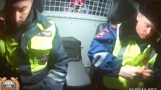 В Коми сотрудники ДПС остановили ребенка за рулем элитной иномарки