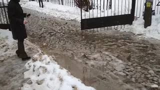 Затопленный вход в Больницу №11 попал на видео