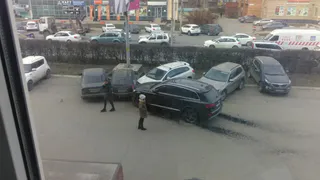 В Рязани на парковке задымилась "Audi". Видео