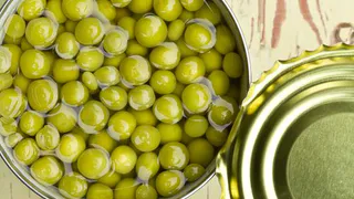 В Нижнекамске пытались передать в колонию мобильные телефоны в консервах