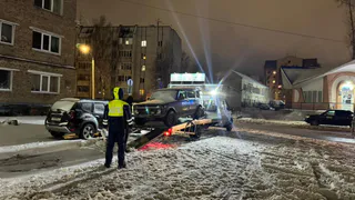 В Сыктывкаре эвакуировали автомобили, мешавшие уборке снега у аэропорта