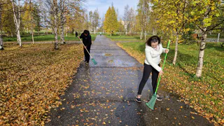 В Усинске библиотекари приняли участие в экологическом субботнике