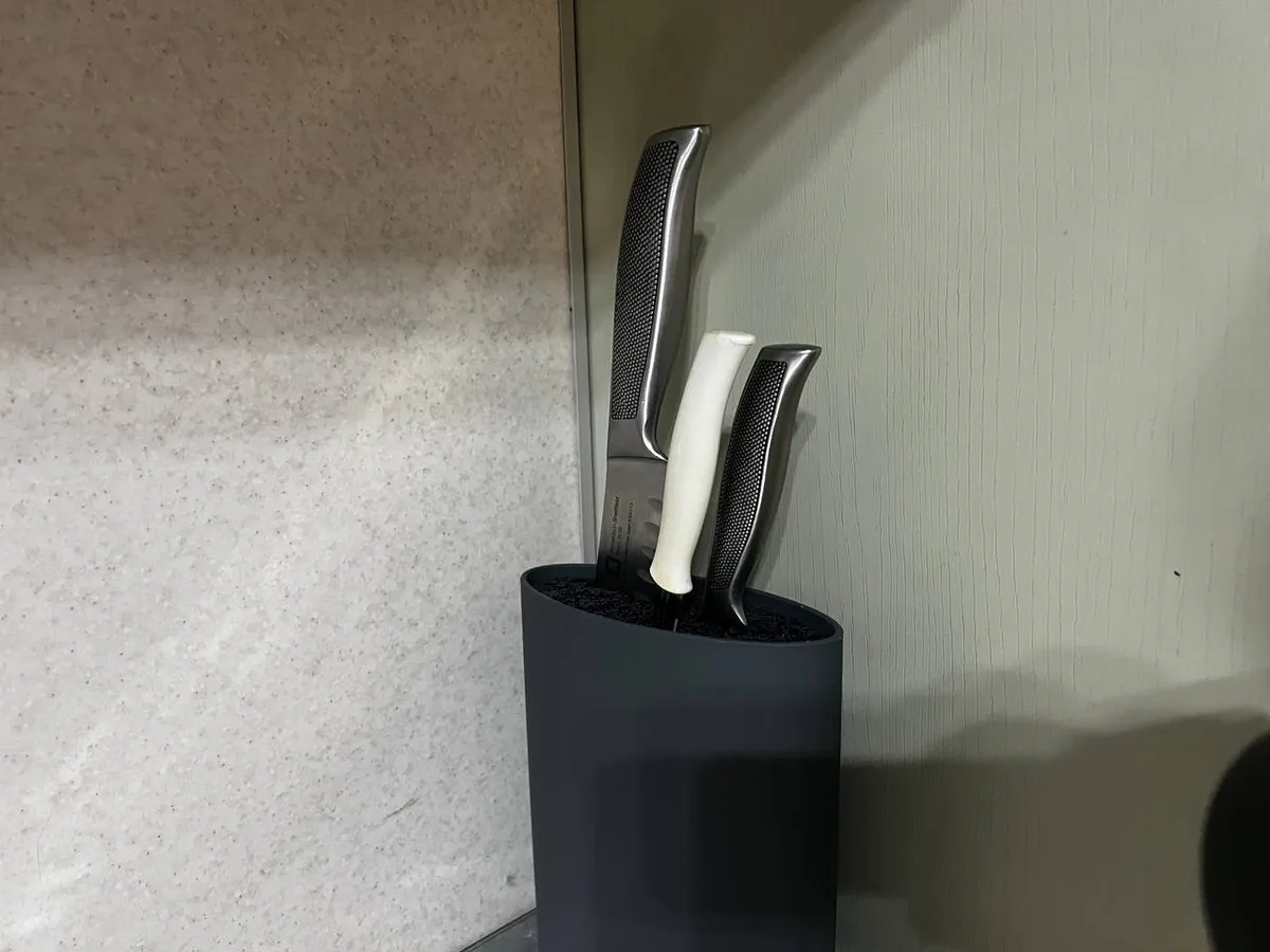 Точилка не понадобится: намажьте это средство на лезвие и смойте водой - тупые ножи снова станут острыми