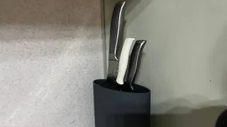 Точилка не понадобится: намажьте это средство на лезвие и смойте водой - тупые ножи снова станут острыми