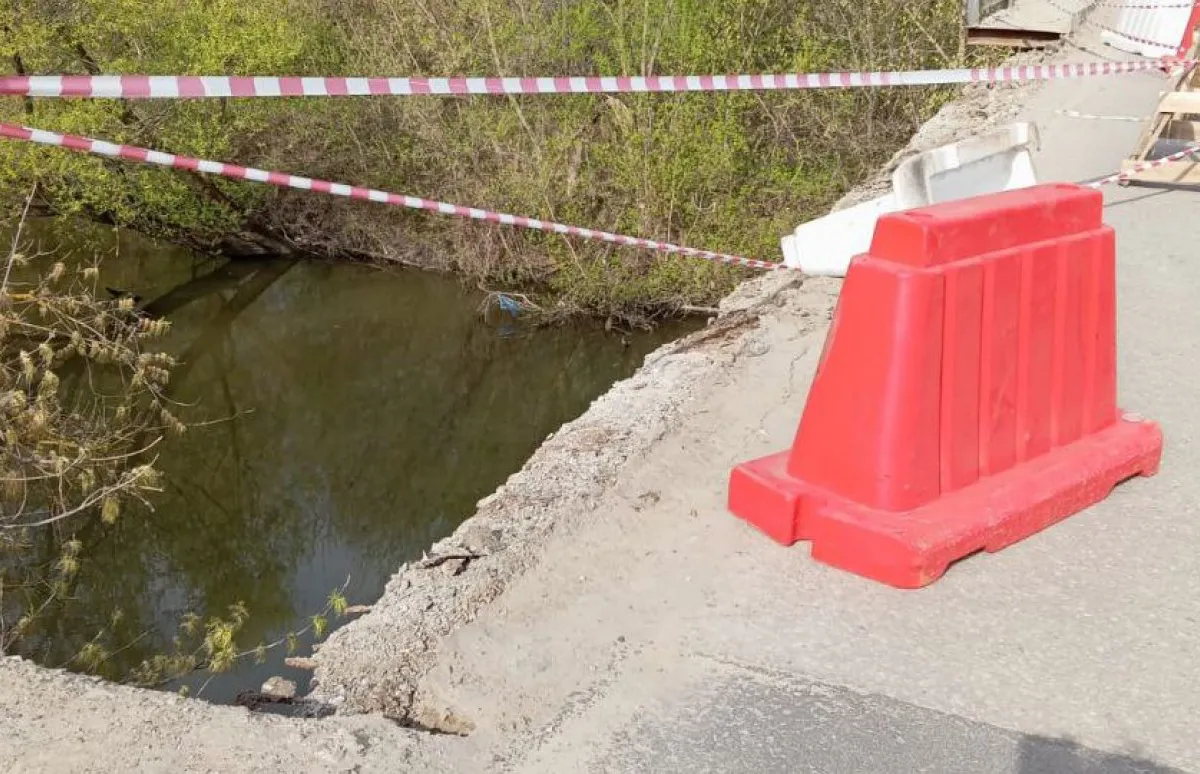 В Пензе рухнуло ограждение моста на Токарной