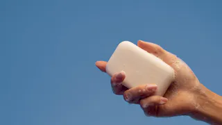 Мыло больше не будет раскисать в мыльнице: запомните этот простой и правильный способ хранения