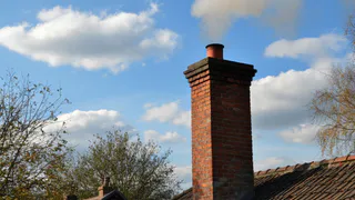 1 и единственная таблетка на дрова — и дымоход идеально чист: от векового слоя сажи не остается никакого следа - тяга на 10 из 10