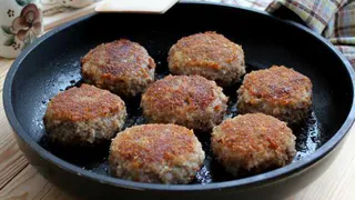 Названы ингредиенты, которые способны испортят любые котлеты