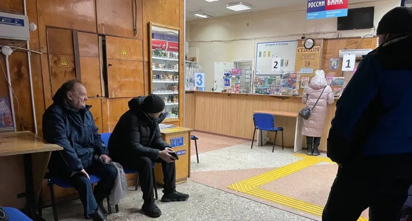 Пенсионерам нужно срочно сходить в соцзащиту за выплатой. Деньги уже выдают
