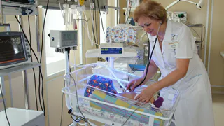 Настоящее чудо: рязанские врачи выходили новорожденную девочку весом 500 граммов