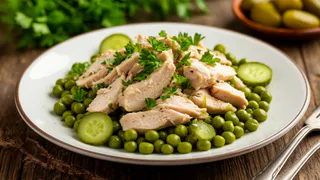 Салат «Прага» многие упускают, а это классика как оливье и шуба. Он был фаворитом ресторанов в СССР
