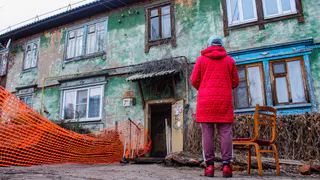 «Напоследок пожить бы в теплом доме!..»: как рязанские пенсионеры выживают в холодных трущобах