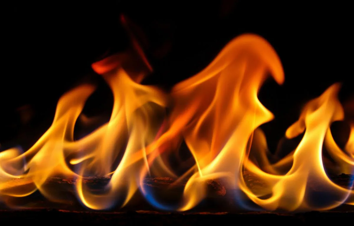 В Челнах на лавочке загорелся мужчина