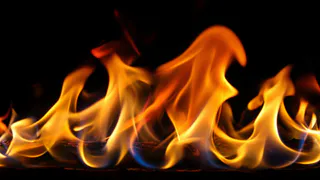 В Челнах на лавочке загорелся мужчина