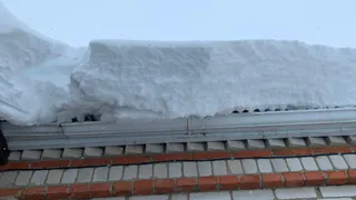 В Пензе из-за наледи дом на ул. Терновского может остаться без крыши