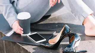 Больше не натирают: 2 горошины на пятку — и самые жесткие туфли будут как мягкие тапочки