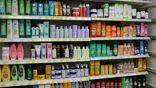 Жительница Магнитогорска вынесла из магазина десятки флаконов шампуня для волос