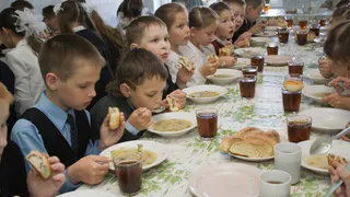 Питаться по-новому: в Нижнекамске изменилась система школьного питания
