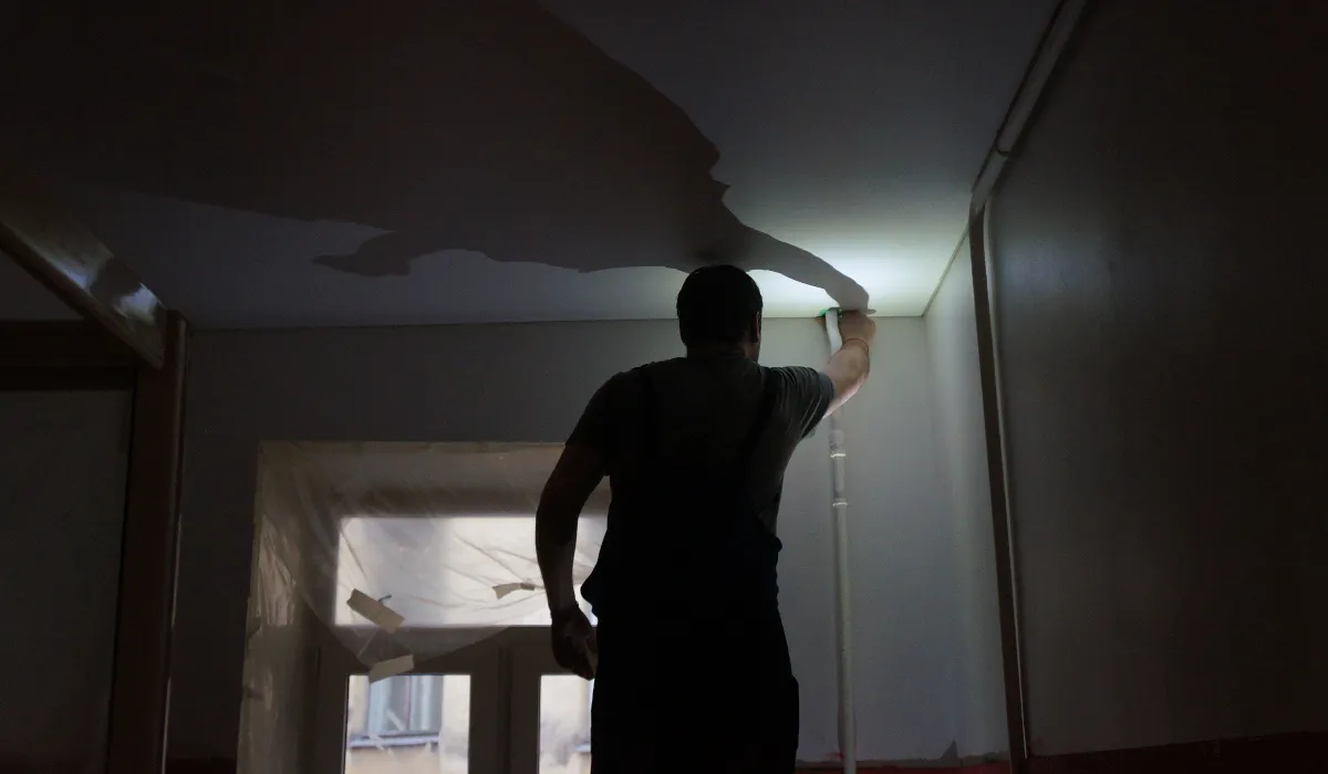 С 10 мая полностью запрещена установка натяжных потолков