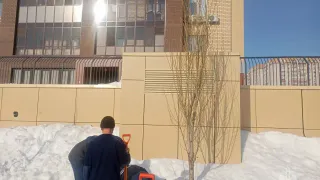 Спасатели вытащили мальчика, застрявшего в сугробе в Казани