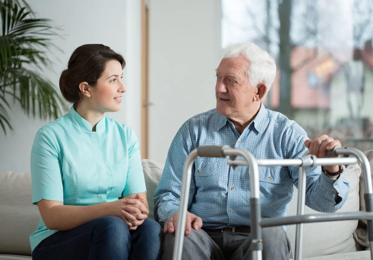 Помощь пожилым и инвалидам: в Татарстане запускают проект «Сиделка»