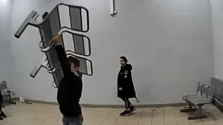 Поймали "подростка", разгромившего зал ожидания станции Лесок - хорошая новость в том, что ему уже 18