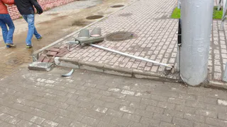 Не выдержал груза ответственности: в центре Рязани рухнул светофор