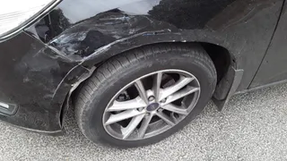 На улице Зубковой неизвестный врезался в припаркованную машину и скрылся с места ДТП