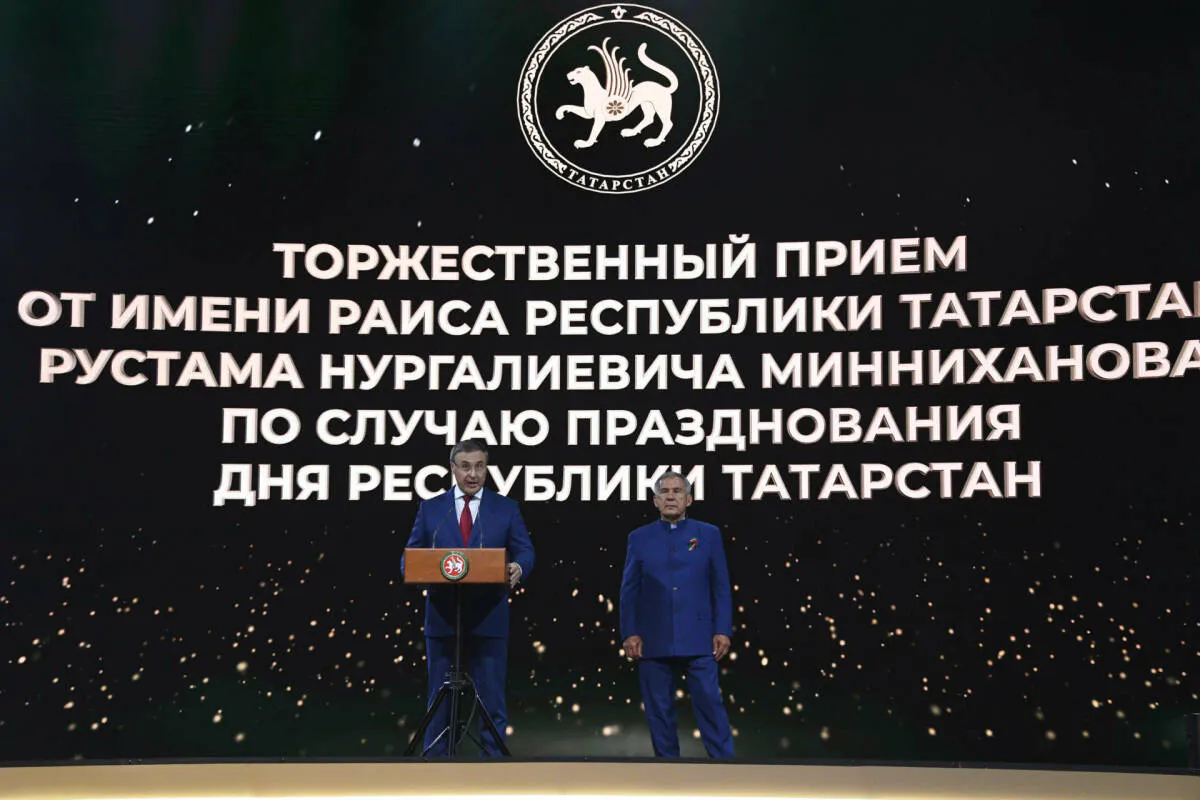 Минниханов и Фальков поздравили Татарстан с праздником