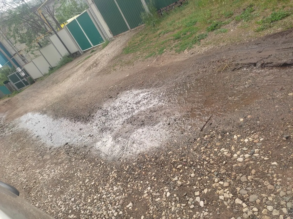 «Прорыв холодного водоснабжения, уже больше недели течёт»