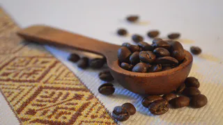 Положите ложку кофе на туалетную бумагу – результат повергнет вас в восторг