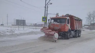 Федеральные трассы в Брянской области чистят 62 машины