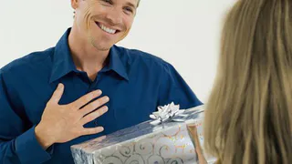 Спасибо Михаилу Горбачеву: сегодня все поздравляют мужчин