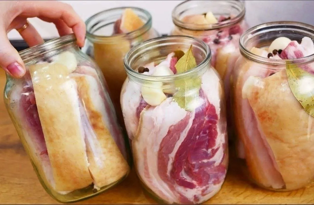 Простой рецепт засолки сала в банках