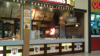 В "М5 Молле", в зоне фудкорта, полыхал огонь