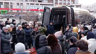 Жители Рязани провожают в последний путь трагически погибшую Елену Логунову