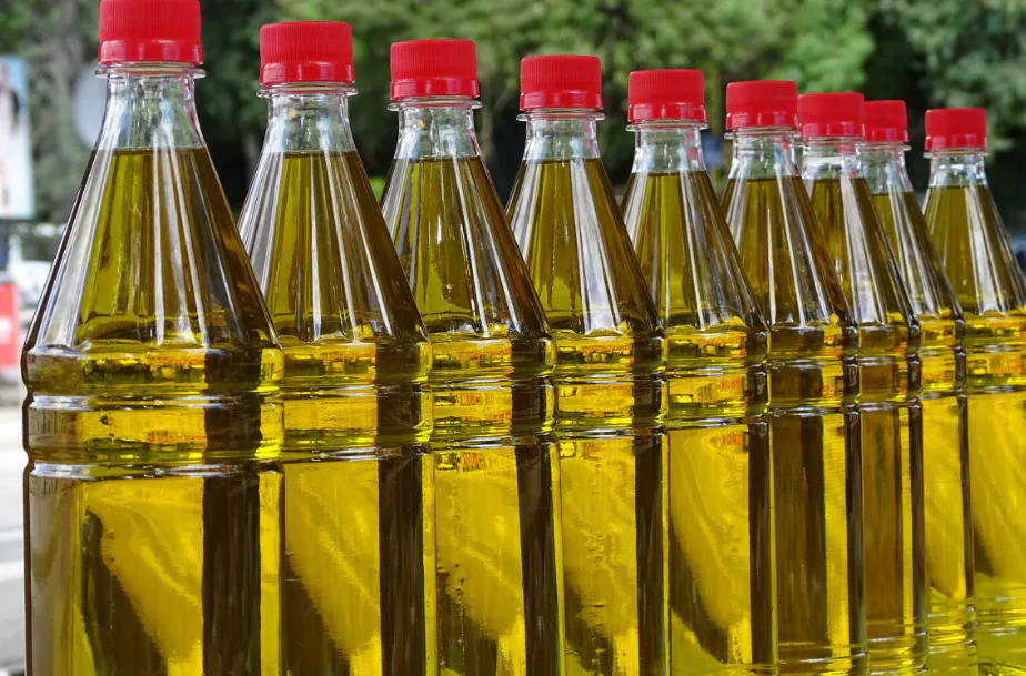 Янтарная гадость в прозрачной бутылке: Роскачество назвало худшие бренды растительного масла. Есть во всех магазинах