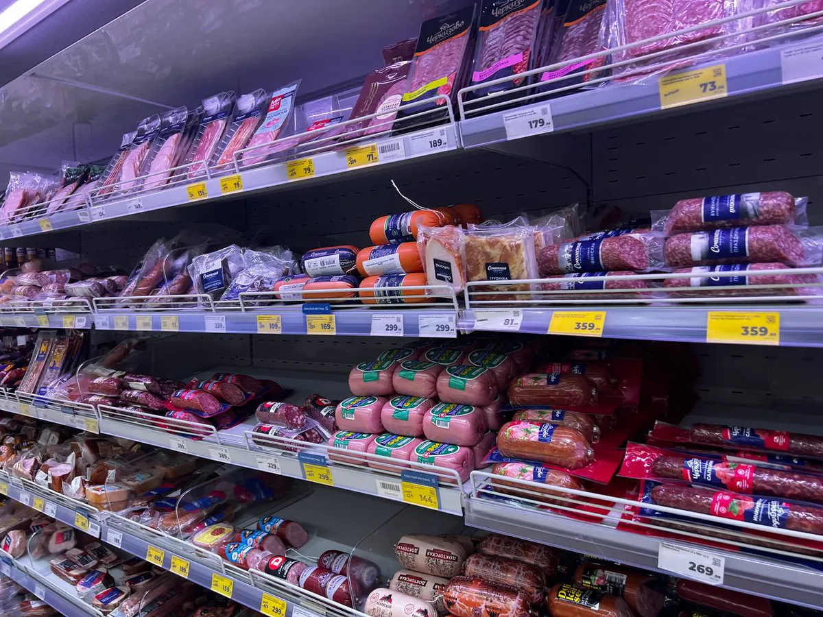 100% чистое мясо, никакой подделки: в Роскачестве поделились с россиянами лучшими брендами колбасы для оливье